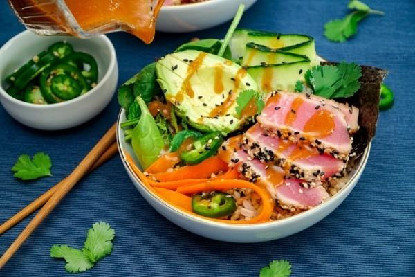 przepisy na miskę buddy tuńczyk sezam awokado
