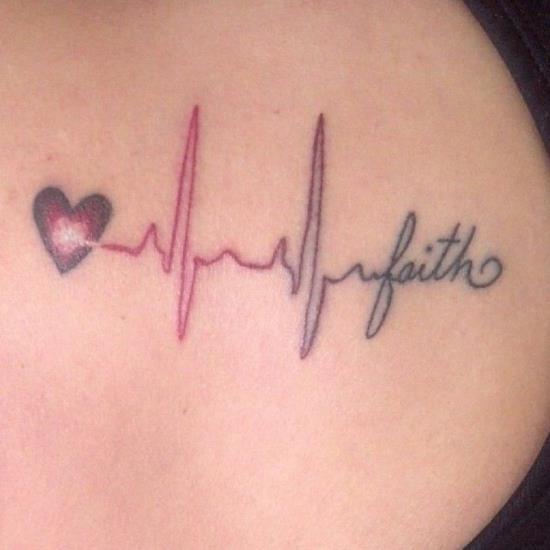 tatouage coloré foi amour espoir