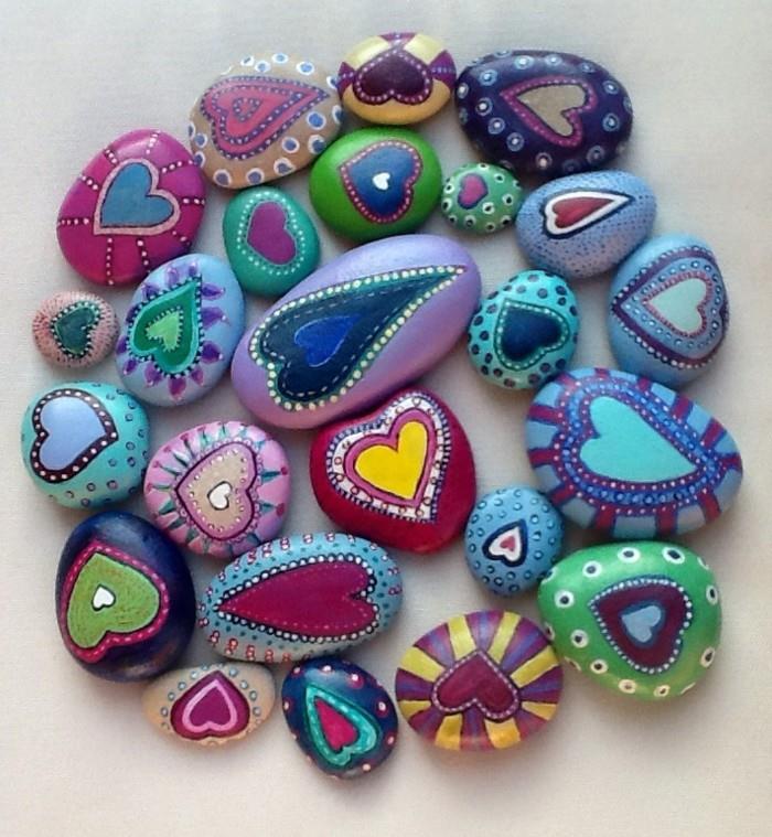 maluj kolorowe serca na kamieniach malowanie pomysłów dla dzieci