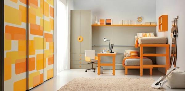 grands lits mezzanine colorés ornements carrés jaunes et oranges