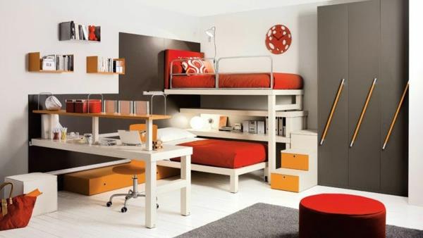 grands lits mezzanine colorés avec des accents rouge feu