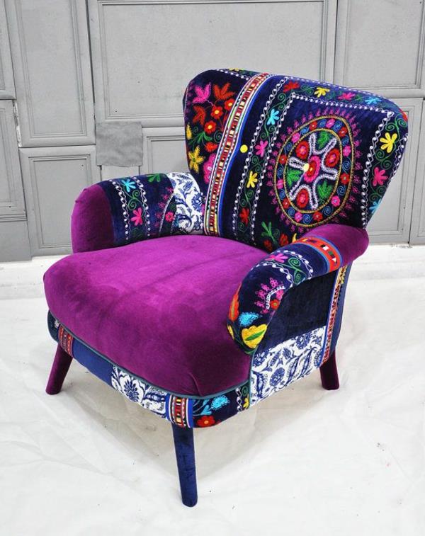 kolorowy fotel fioletowy ciemnoniebieski kwiatowy elementy