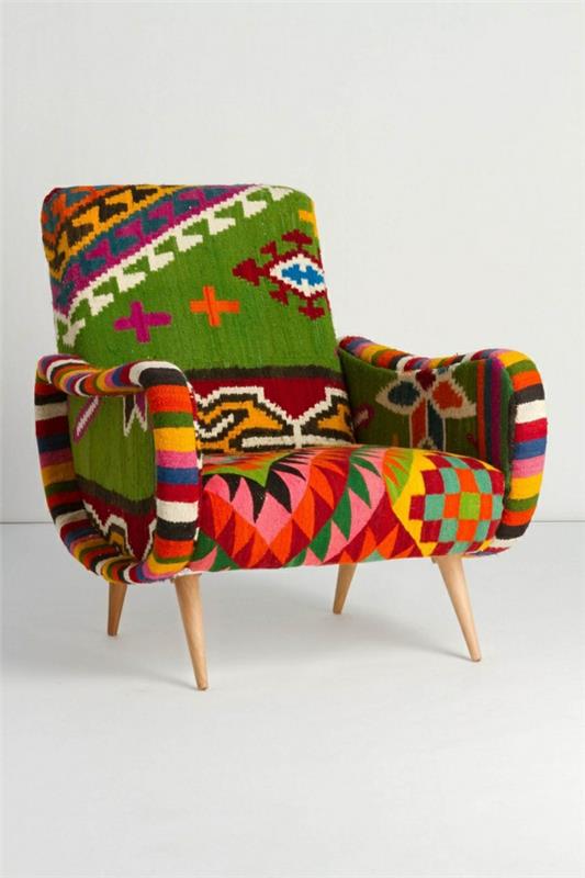 kolorowy fotel akordowy drewniane nogi projektowanie mebli