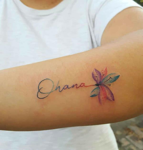 fleur de police de tatouage ohana coloré