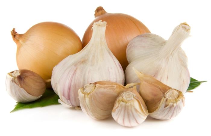 quoi manger pour les problèmes d'estomac oignons et ail