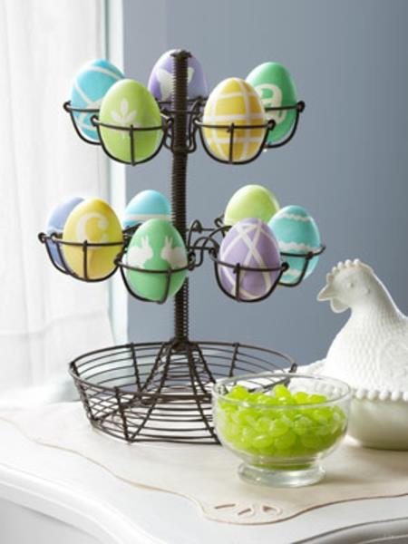 fajne dekoracje wielkanocne majsterkować metalowy stojak na jajka