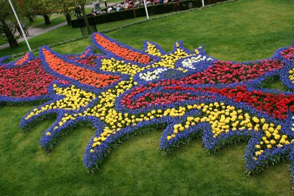 Les parterres de fleurs design de jardin frais créent une forme colorée