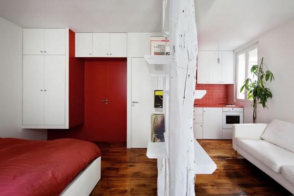fajne małe apartamenty czerwone akcenty białe drewniane podłogi meble