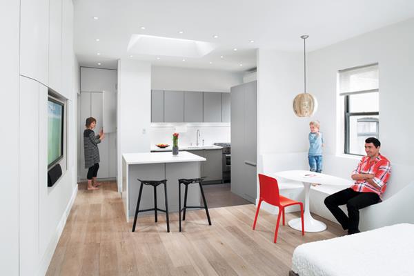 fajne małe apartamenty czerwono-biała kuchnia z drewna?