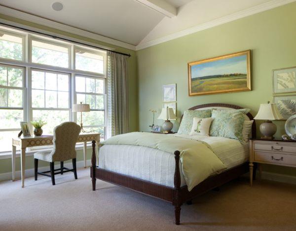 fajna paleta kolorów sypialni akcentuje brązową ramę łóżka