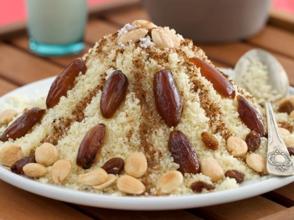 Préparer le couscous sain dessert noix dattes