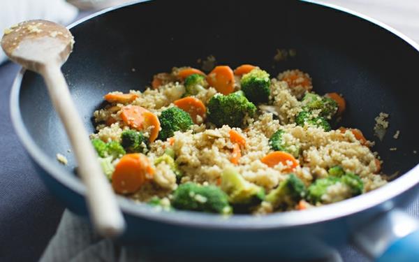 Préparer couscous vegan brocoli carottes sésame