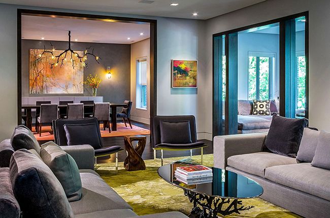 Wohnzimmer in Wenge-Farbe bietet einen ruhigen, friedlichen Zeitvertreib mit Freunden und Familie. Außerdem ist diese Farbe für Geschäftstreffen förderlich.
