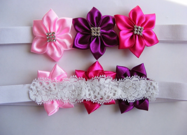 Haarband mit Blumen aus Satinbändern