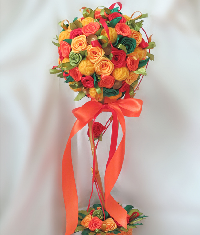 Blumen aus Satinbändern: strahlender Brautstrauß aus Satin