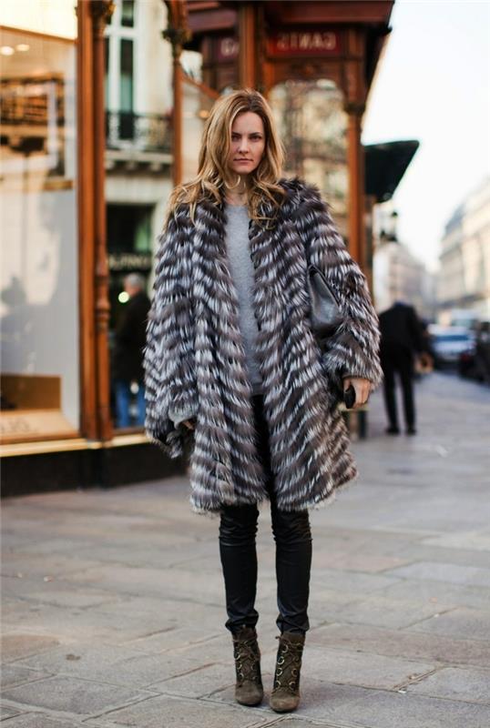tenue à la mode de manteau de fourrure de dames