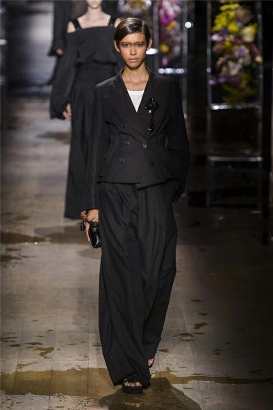damski garnitur z czarnymi szerokimi spodniami w kolorze czarnym