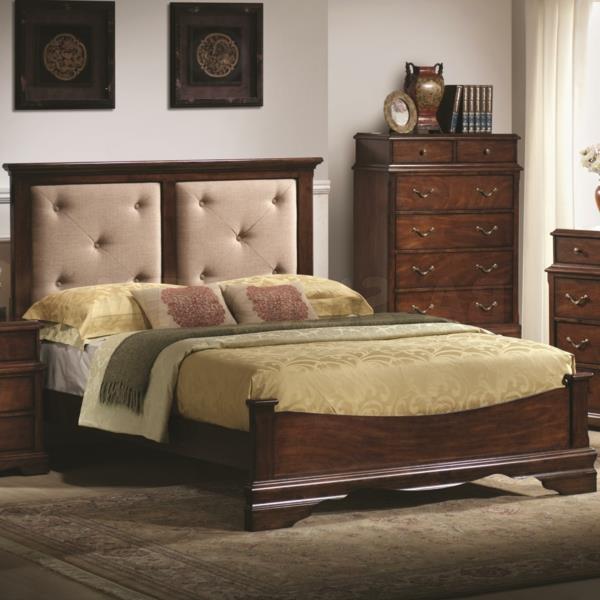 la tête de lit parfaite se trouve dans le carré, recouvert de bois crème et foncé