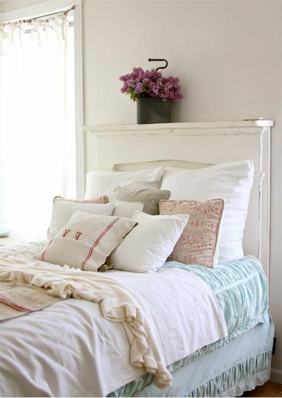 trouvez la tête de lit parfaite simplement en blanc avec du lilas