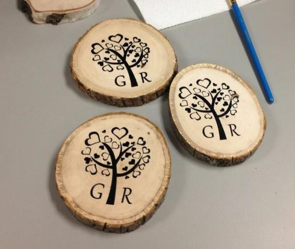samodzielnie zrób dekorację drewnianymi krążkami pomaluj krążki drzewne