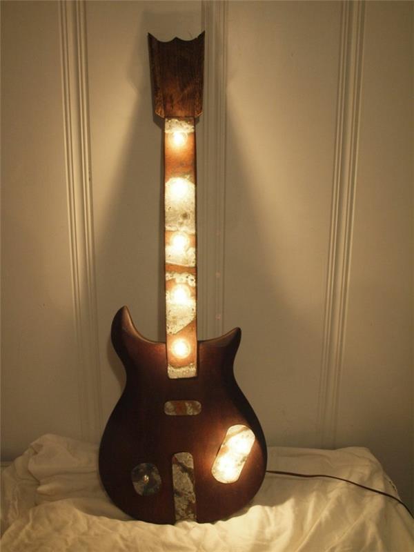 Pomysły na upcykling Pomysły na dekorowanie Pomysły na dekorowanie Pomysły na salon Pomysły na majsterkowanie Kreatywna lampa gitarowa