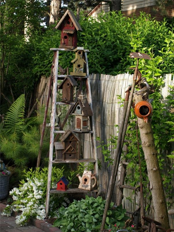 pomysły dekoracyjne wiosenny ogród udekoruj schody karmnik dla ptaków