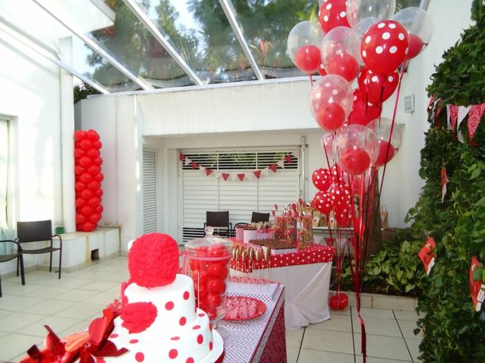 pomysły na dekorację przyjęcie w ogrodzie pomysły na dekorację stołu balony przyjęcie urodzinowe