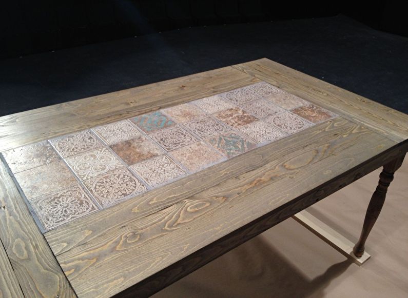 Keramické dlaždice - DIY starý dekor stolu