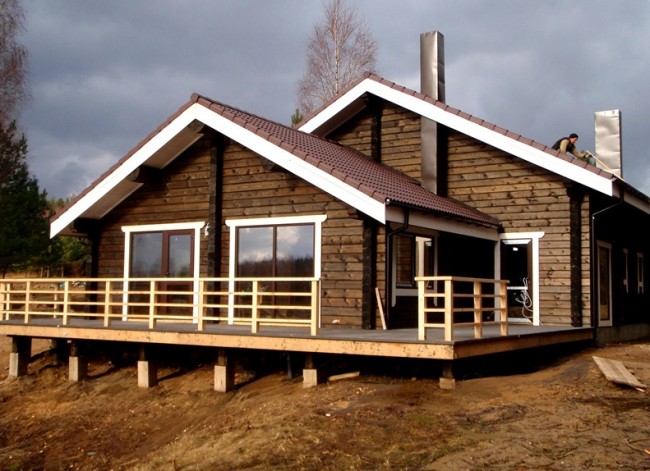 Dřevěné domy z profilovaného dřeva. Základ, bez ohledu na to, který z nich (sloupový, páska) pro dům z profilovaného dřeva, bude levnější