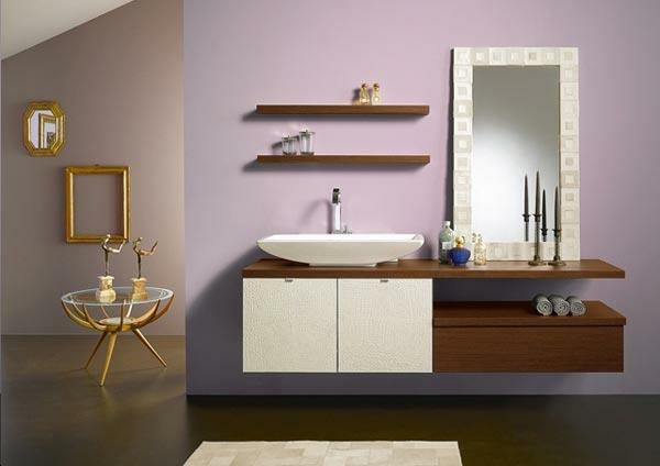 salle de bain design étagères en bois armoires bougeoirs accents dorés