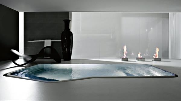 salle de bain design piscine intérieure cheminée éthanol chaise longue