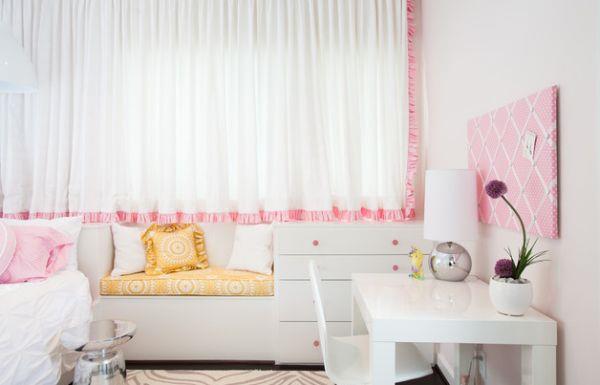 designerskie biuro parsons biurko biały narożnik do pracy delikatna różowa sofa rozkładana
