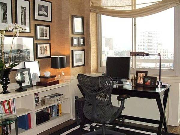 designerskie reflektory biurowe biurko skrzyżowane nogi czarne okno