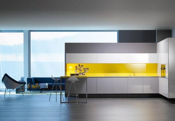 chaise design noix de coco accroche-regard miroir de cuisine jaune citron