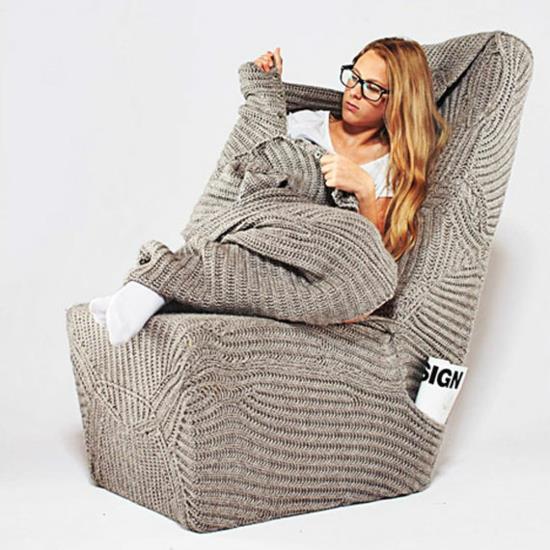 chaise design avec couverture en laine chaude et douce