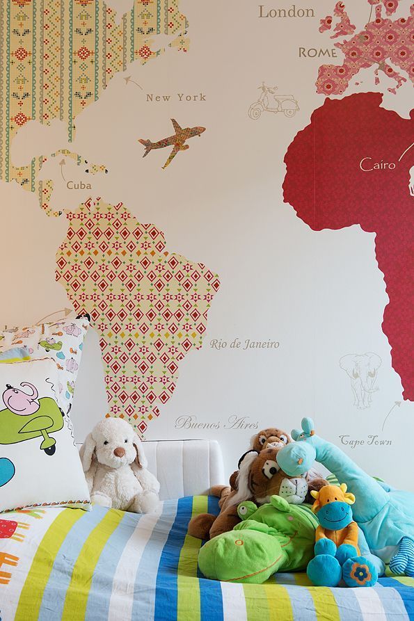 Dětská tapeta pro chlapce s mapou je skvělým řešením do dětského pokoje, který roste