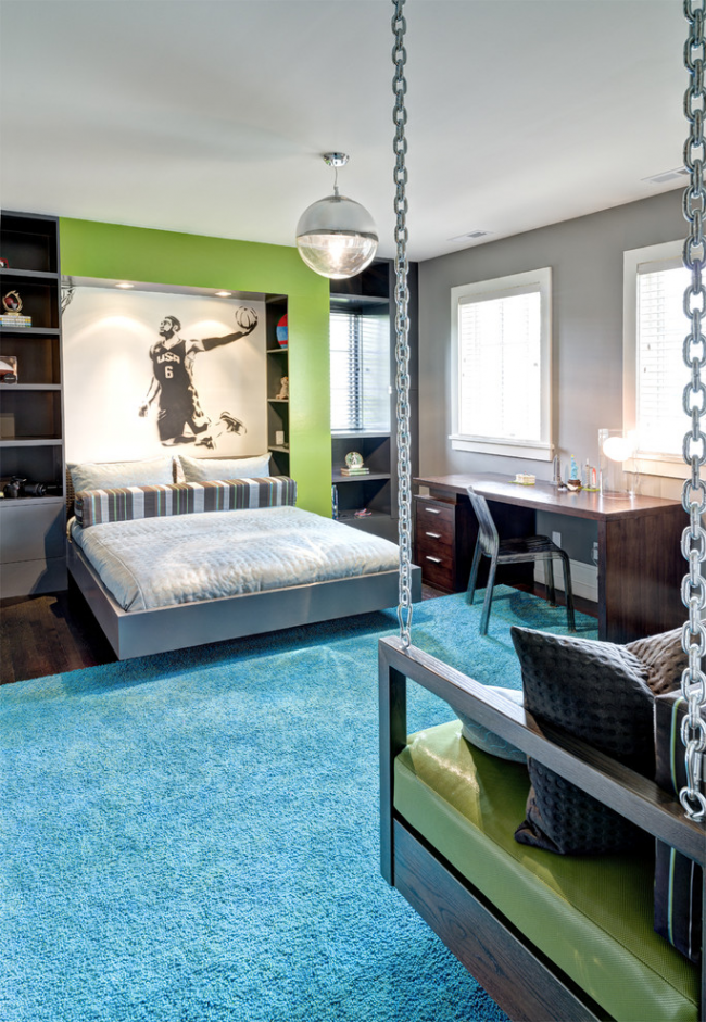 Helles und geräumiges Schlafzimmer für einen Teenager in hellen Grün- und Grautönen
