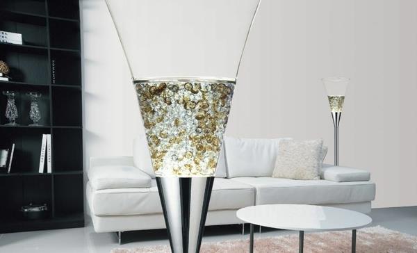 le lampadaire moderne en acier brillant et verre