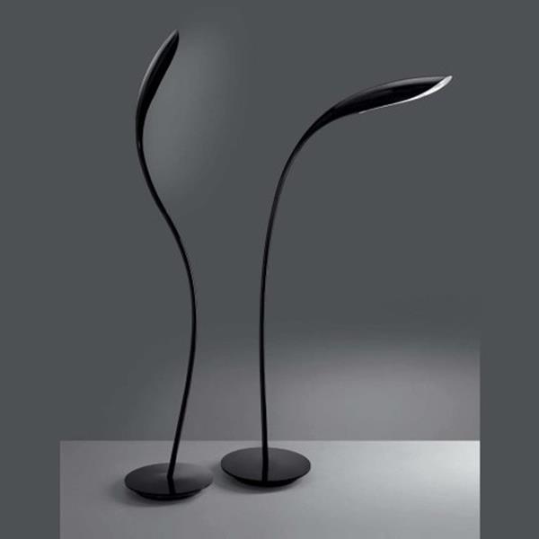 le lampadaire moderne en filigrane en noir