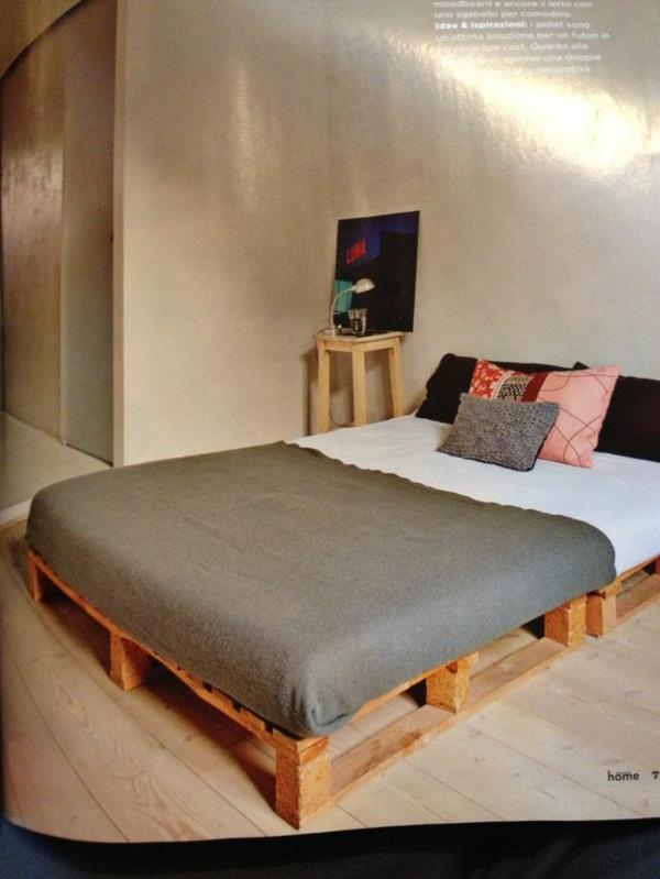 pomysły na majsterkowanie budują stylowe łóżko z palet