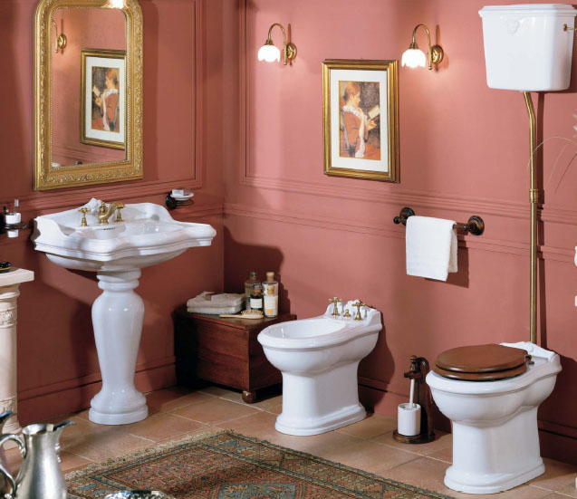 Schönes Interieur der Toilette mit barocken Elementen