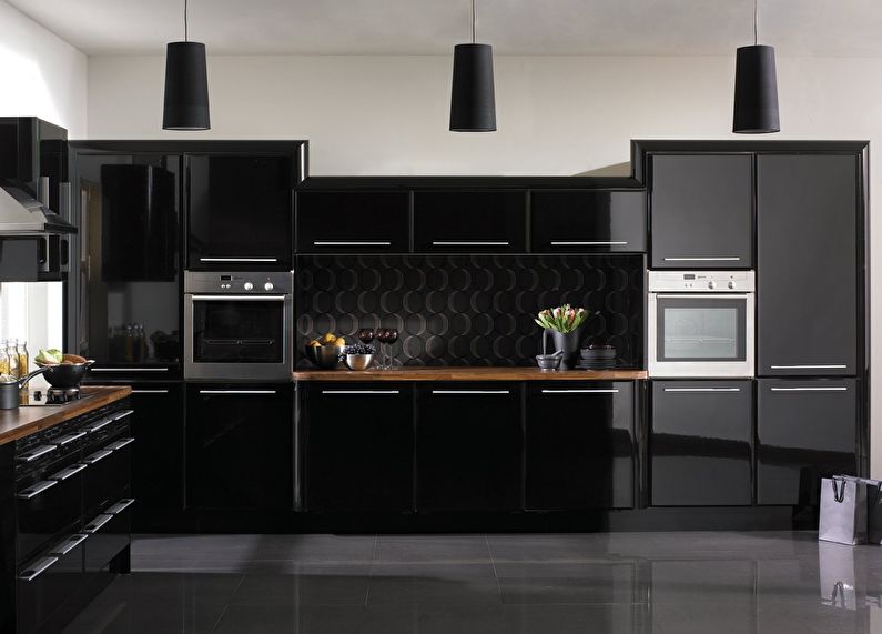 Moderní černá kuchyně - design interiéru