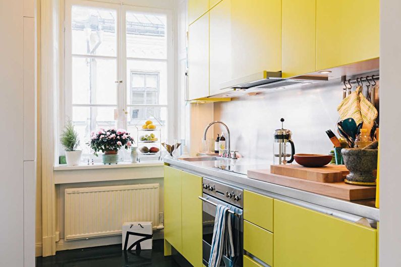 Kleine Küche in Gelbtönen - Innenarchitektur