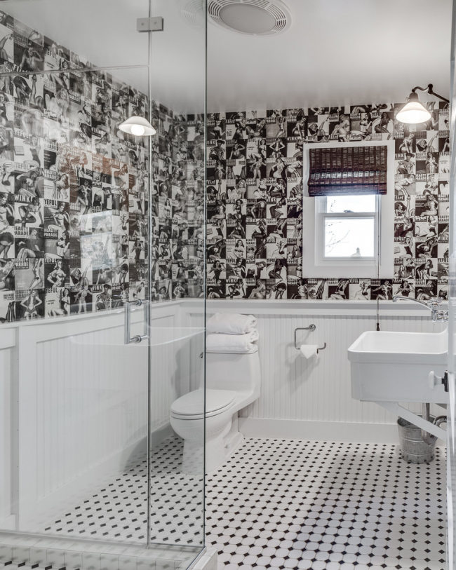 Stylový černobílý interiér hygienické místnosti