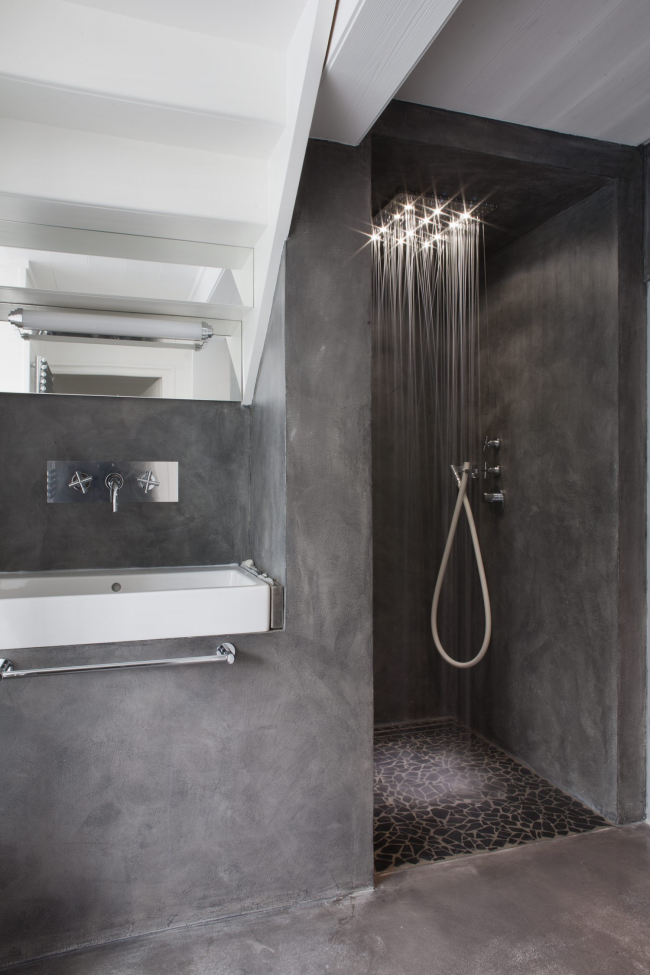 Osvětlená sprchová hlavice v designu otevřené sprchy