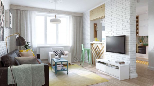 Стилен и лек интериор на едностаен апартамент с имитация на тухлена стена