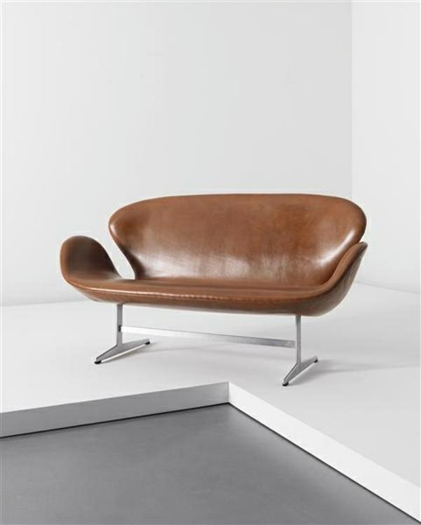 Duńska sofa Arne Jacobsen w kształcie łabędzia