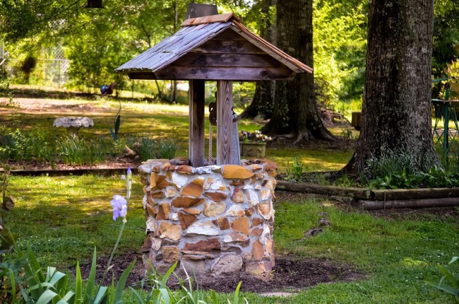 Schönes Haus für einen Brunnen