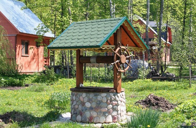 Haus für einen Brunnen mit Satteldach
