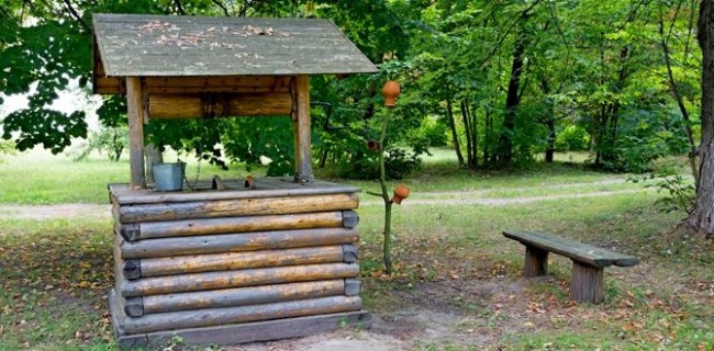 Das beliebteste Material für Brunnen ist Holz.